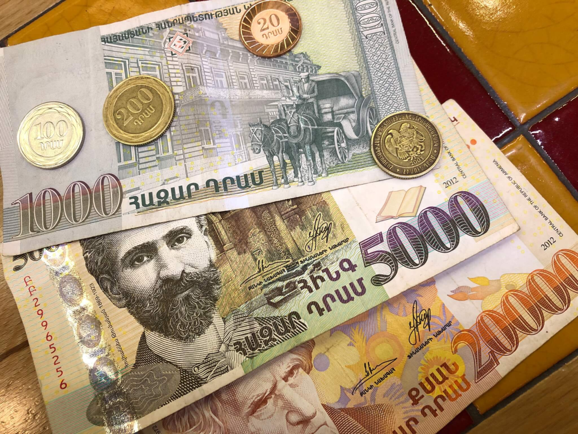 Рубли сегодня армения. Армянский драм. Валюта Армении. Деньги Армении. Драм деньги.